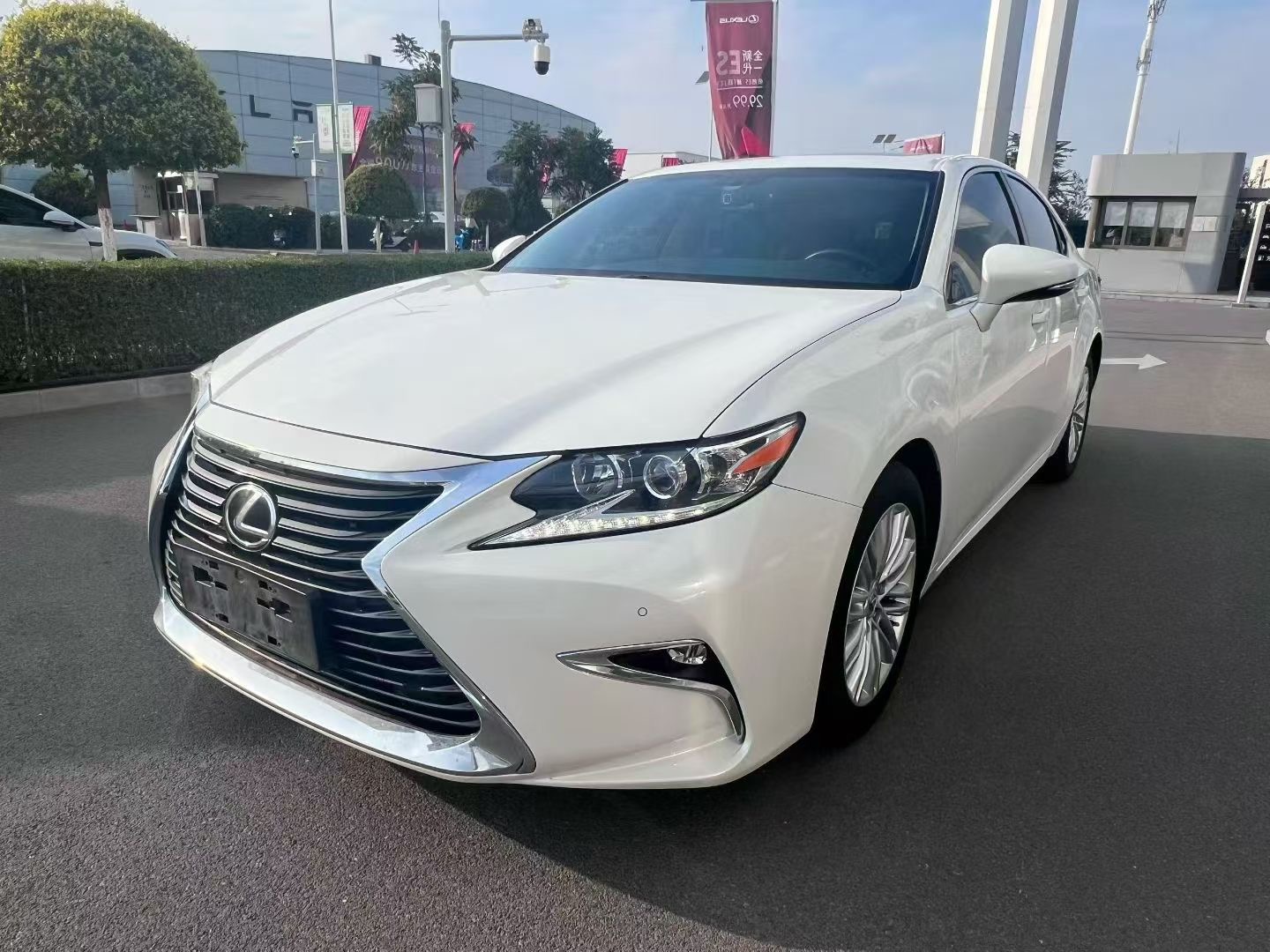 2015 Lexus ES 200