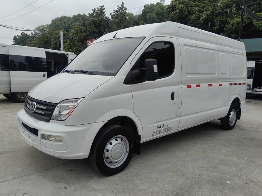 2023 Model 2.0T Manual Classic City Delivery King Long Wheelbase Medium Roof 3-Seater