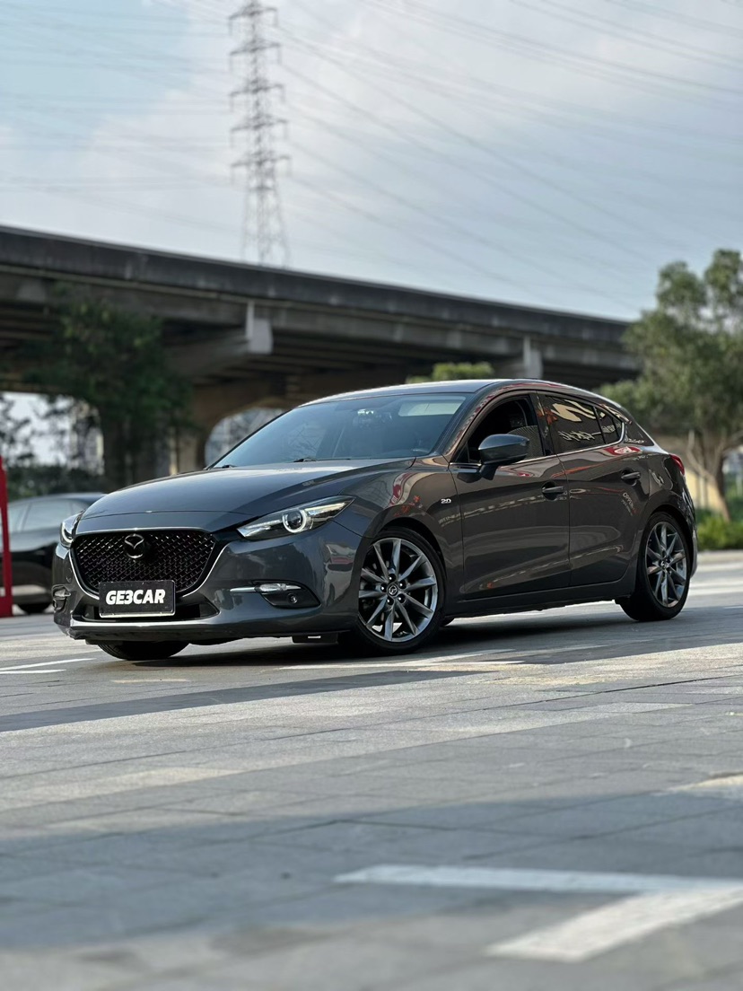 2017 Mazda 3 Axela 2.0L Automatic Luxury