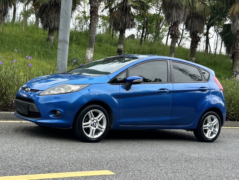 2010 hatchback 1.5L automatic light limited edition