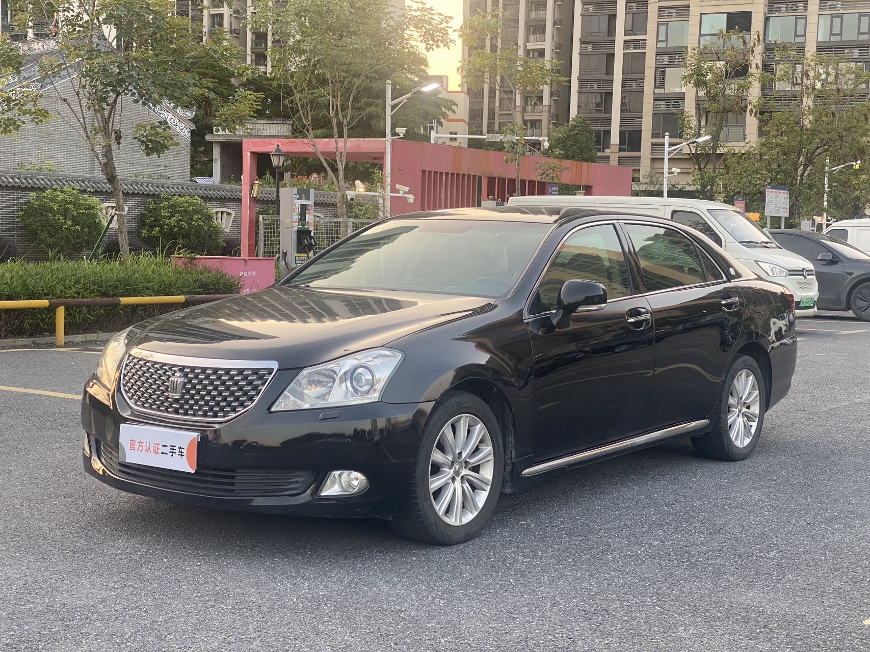 2010 Toyota Crown 2.5L Royal Leather Roof Navigation Edition