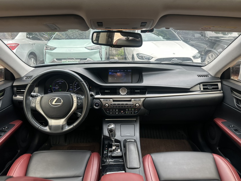 2013 Lexus ES 300h