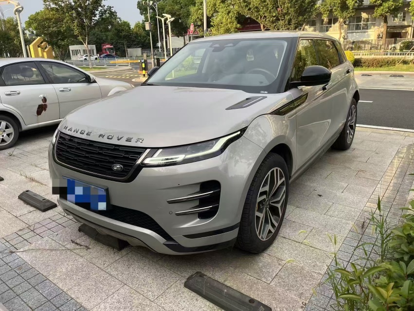 2024 Land Rover Range Rover Evoque L SE Light-Chasing Prestige Edition
