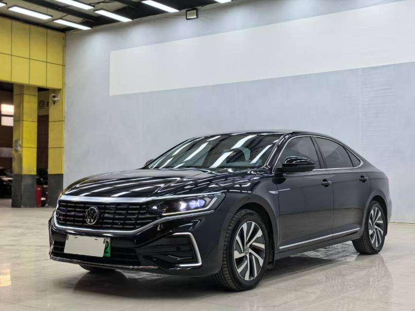 2023 Volkswagen Passat PHEV