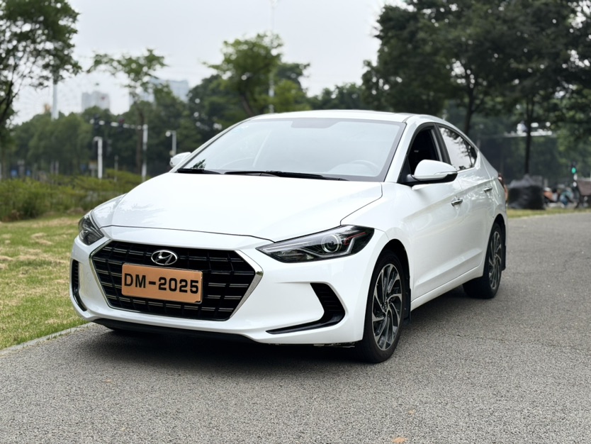 2020 Hyundai Elantra 1.4T ·