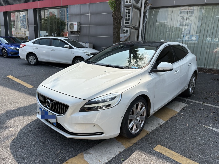 2017 Volvo V40 T3